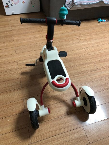 乐卡儿童三轮车便携可折叠童车滑行平衡车三合一TINY前把的螺丝钉怎么取下来？有安装视频吗？