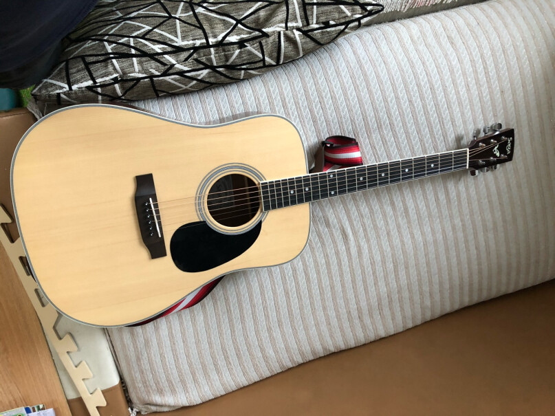 萨伽SAGA单板民谣吉他面单木吉他入门初学者乐器送的课程可以用吗？