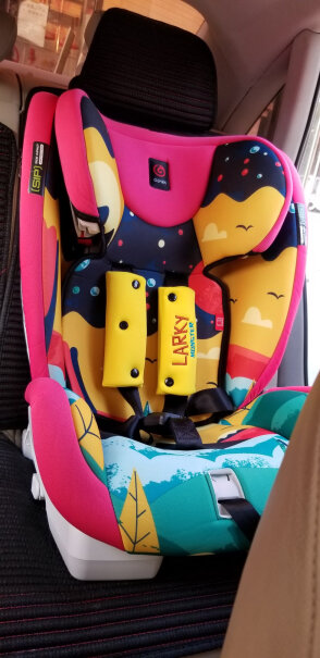 感恩儿童汽车安全座椅9个月-12岁宝宝座椅这款跟感恩的超人款哪个好点？