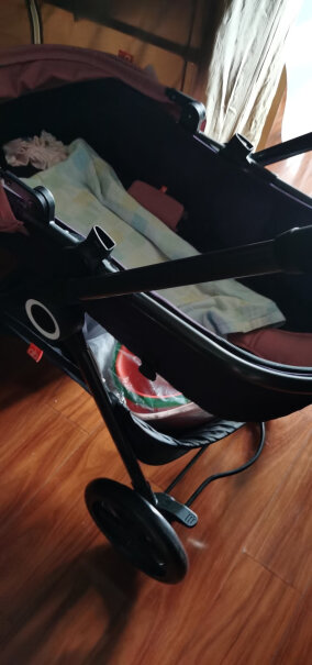 gb好孩子婴儿推车这个是座椅切换成睡篮还是说带独立睡篮？