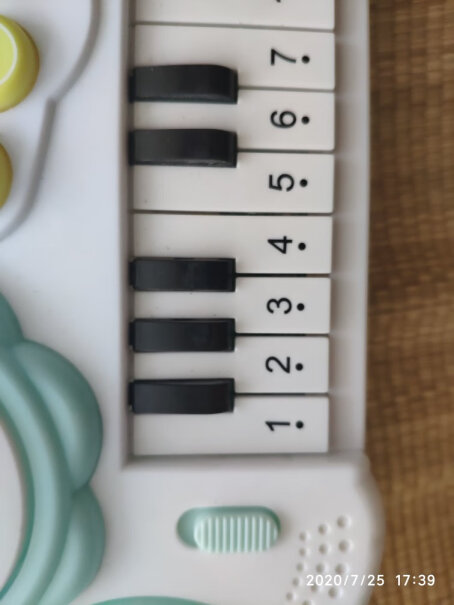 猫贝乐儿童玩具电子琴婴儿音乐玩具拍拍鼓2合1电子琴声音太大了，能调节音量大小吗？