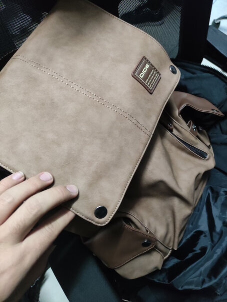 迪德DiDe双肩包男士大容量电脑背包多功能旅行男包学生书包这个是自营商品吗？