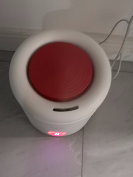 德尔玛加湿器便捷上加水加湿器家用卧室迷你办公室加加湿智能恒湿我买的加湿器一直显示红色，怎么不变色啊？
