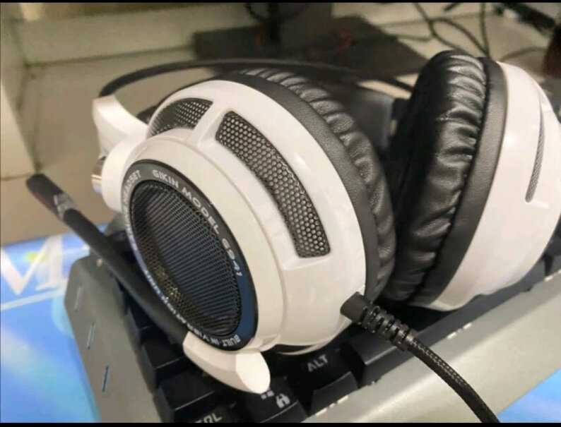 硕美科G941游戏耳机能从耳机听到自己说话的声音怎么办？能设置吗？