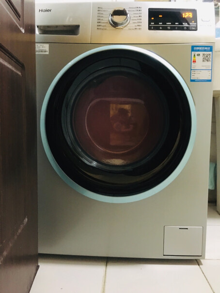 海尔（Haier超薄滚筒洗衣机全自动机内有灯吗？