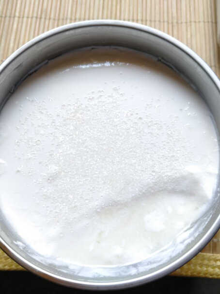 小熊酸奶机这一款酸奶机制着酸奶和米酒能不能感觉到水温的热。