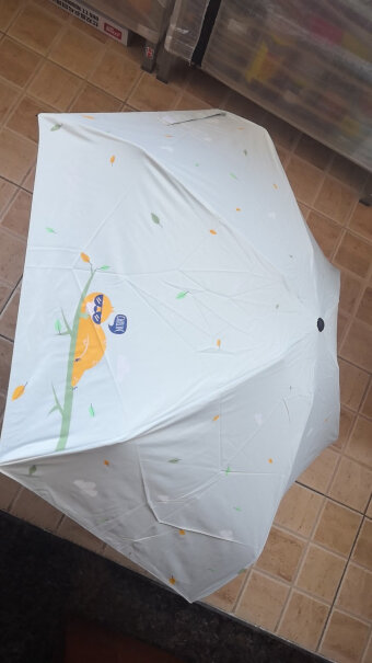 天堂伞遮阳伞黑胶防晒伞小巧便携遮阳伞五折晴雨伞想问一下晴雨伞是不是用来挡雨以后遮阳效果会下降，还有伞的黑胶是在里面还是外面？