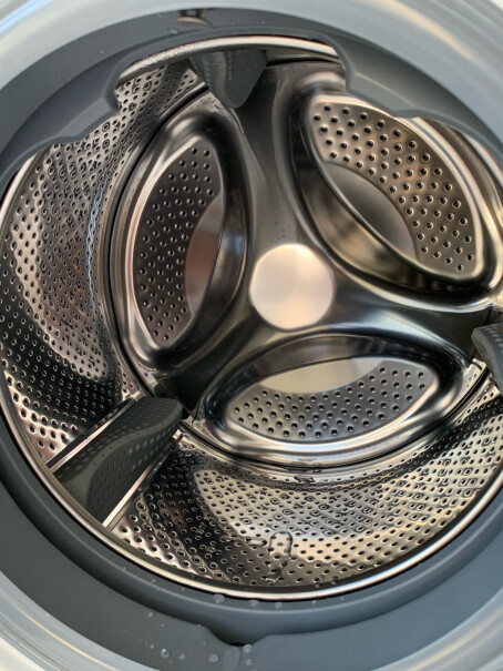 美的京品家电滚筒洗衣机全自动各种老板，洗衣服和甩干的时候声音大不大呀？
