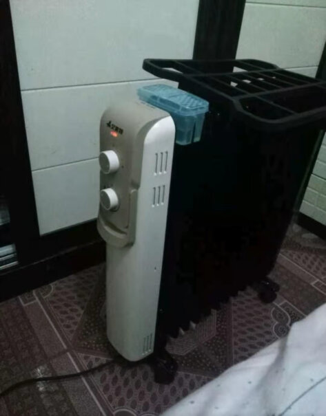 艾美特京品家电取暖器要真实回答，一个十个平左右的房间，需要开多久？是取暖器旁边有暖气还是整个房间都有暖气？耗电量如何？
