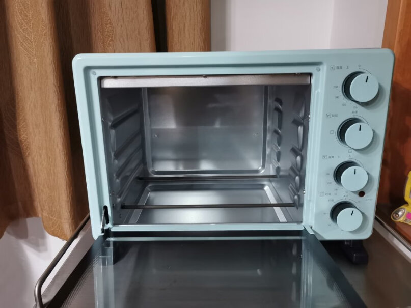 美的家用多功能电烤箱25升请问烤箱工作的时候会像微波炉那么响吗？