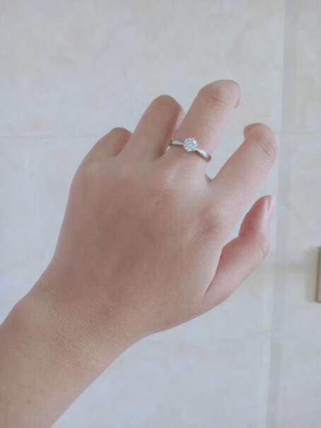 沫兰S925银求婚戒指女款大小能调吗？