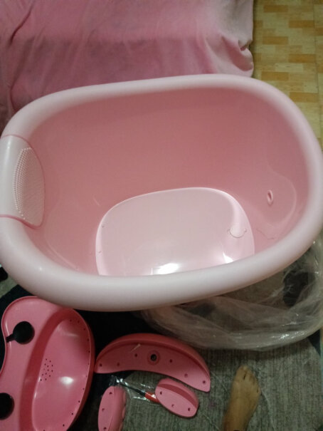 日康（rikang浴桶这个桶的浴凳怎么固定，我怎么都固定不住，求助。