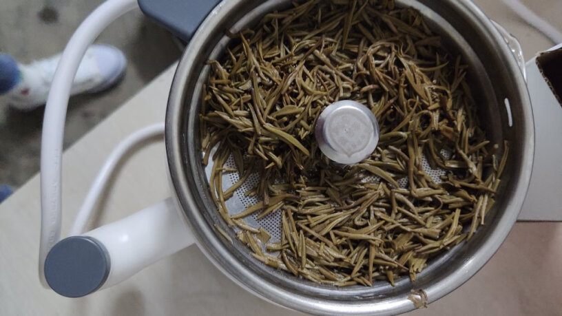 生活元素养生壶迷你煮茶器这个煮茶器在煮茶时，会往外喷水吗？