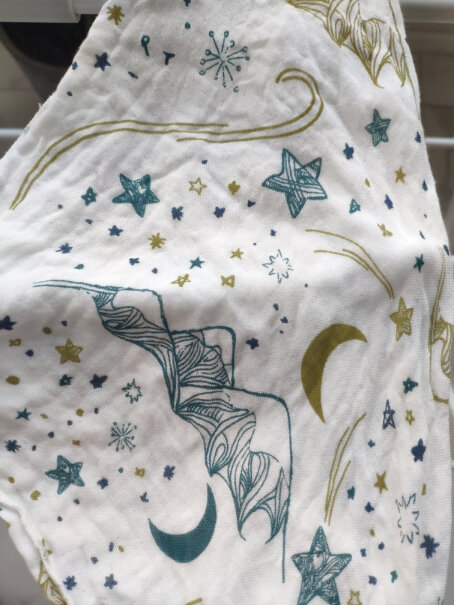 NestDesigns婴儿口水巾防水纱布三角巾宝宝围兜2件装一个月的宝宝可以用吗？