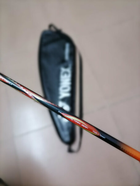 尤尼克斯YONEX羽毛球拍VT-10DG进攻型35高磅单拍线的颜色是什么？