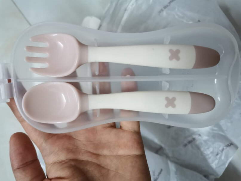 babycare儿童硅胶软碗勺婴儿餐具软头勺婴儿辅食勺2个装有味道吗？