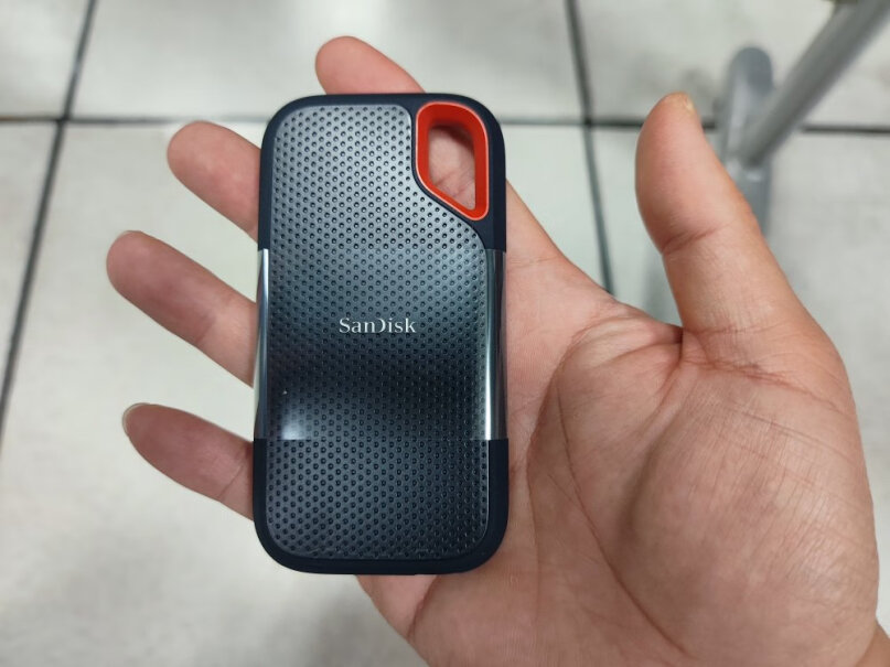 闪迪SanDisk1TBNvmePSSDE61传输速度1050MB这玩意不支持华为mate40 pro？存储地带提示硬盘不受支持，为啥呢？