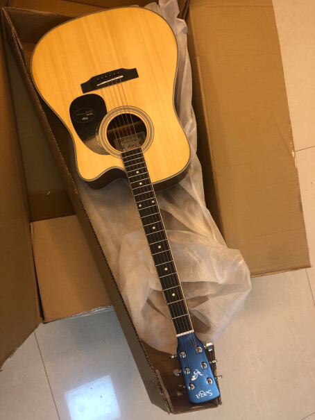 萨伽SAGA单板民谣吉他面单木吉他入门初学者乐器有换购了吉他架的吗？吉他架的质量怎么样？