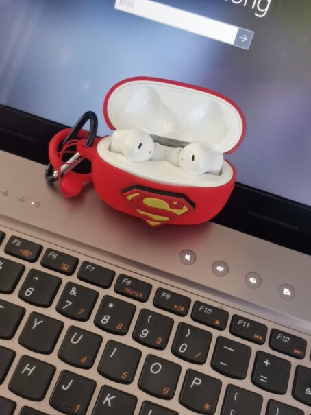 小度主动降噪智能耳机Pro蓝牙耳机这个耳机容易掉吗？我用的airpods pro挂耳朵上老掉。