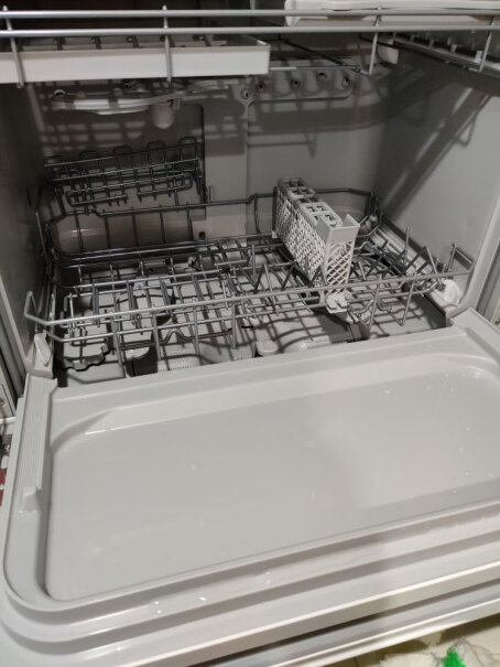 松下洗碗机家用台式全自动洗涤剂免费安装可以放在滚筒洗衣机上面和洗衣机共用上下水吗？