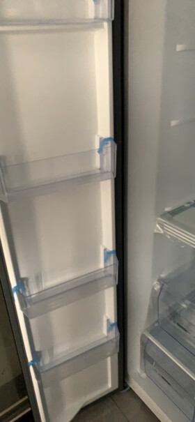双开门TCL646养鲜WIFI智控无霜小家风冷大家买了这个冰箱，开门的时候门会 吱呀 吱呀 的响吗？