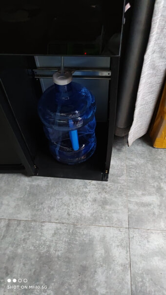 奥克斯茶吧机家用饮水机抽水管有塑料味吗？