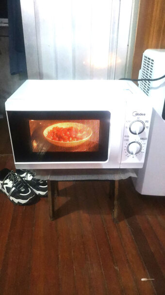 美的家用微波炉机械式微蒸一体机朋友们，加热出来的食物干不干？