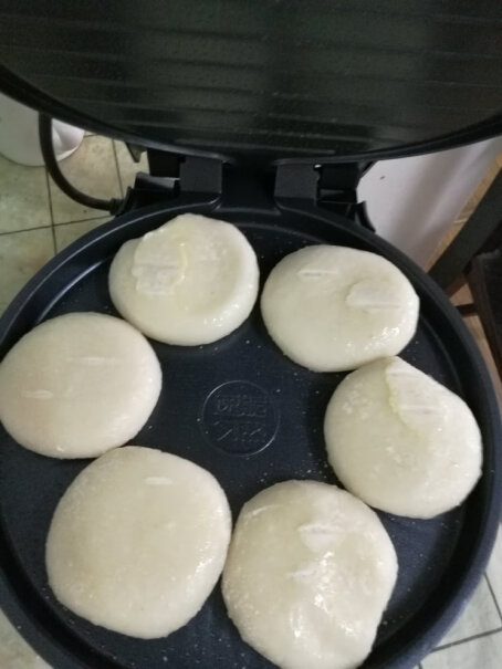美的电饼铛家用双面加热请问大家做蛋卷成功吗，不知道是面糊厚做的蛋卷不流动不大好吃。