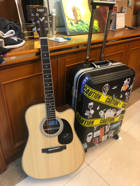 萨伽SAGA单板民谣吉他面单木吉他入门初学者乐器有换购了吉他架的吗？吉他架的质量怎么样？