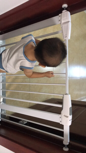 攸曼诚品楼梯护栏儿童安全门栏防护栏一米六买了加固件，但加固件要打洞伐。