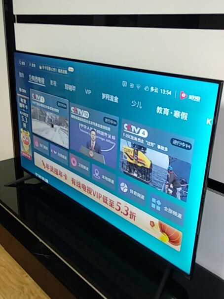 海信电视65E3G带电视挂架吗？