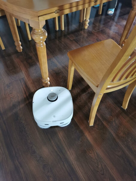 美的扫地机器人扫拖一体W11自清洁免洗拖布热风烘干扫地机拖地机擦地机自动洗地机吸尘器这款有遇到地毯自动变扫地模式避免打湿地毯的功能吗？
