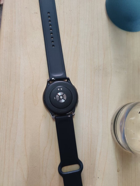 OnePlus 智能户外手表侧面的扁按钮手感如何？会难按吗？
