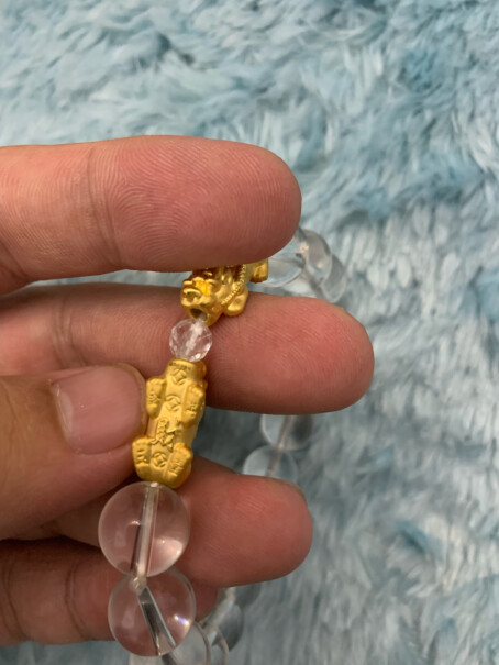 老庙黄金铜钱貔貅手链3D足金999硬金礼物这款黑珠子小吗？男生可以带吗？