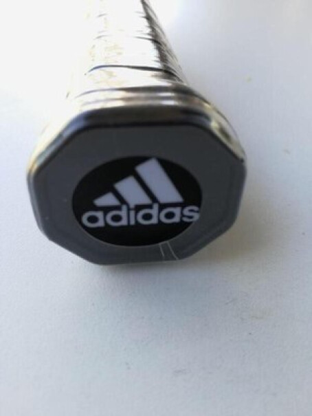adidas阿迪达斯羽毛球拍容易断线吗？