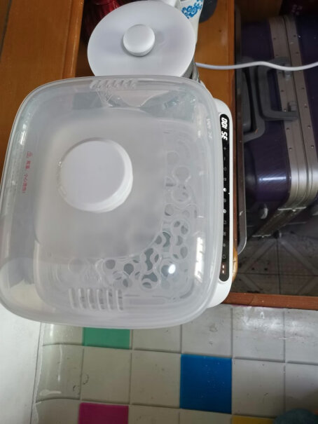 德国孕贝五合一恒温水壶温奶器恒温调奶器奶瓶消毒器容不容易清洗？
