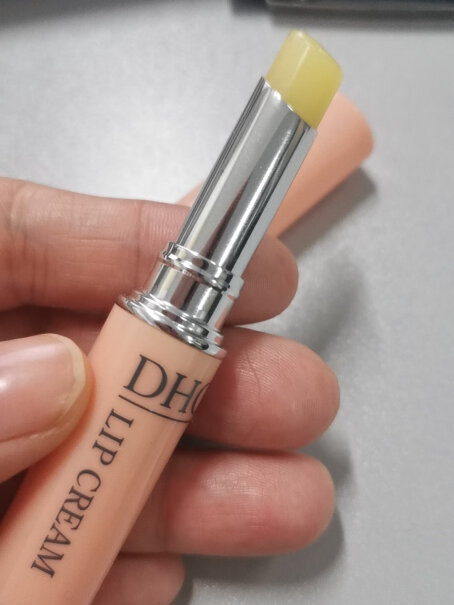 DHC橄榄卸妆油200ml今天拿到货了，打开后卸妆油里有很多白色的沉淀物？为什么？