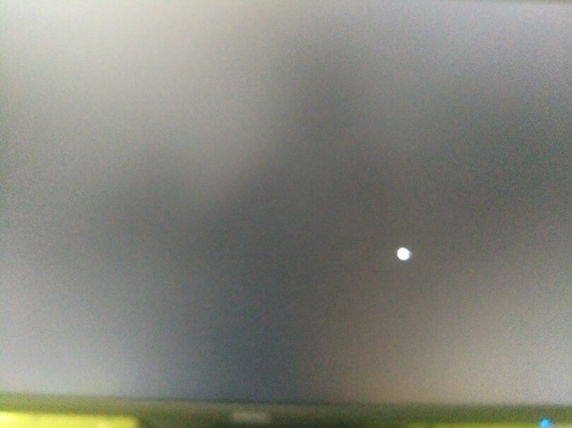 三星32英寸黑屏，电脑一直在操作，然后突然黑屏了，你们有出现过类似状况吗？