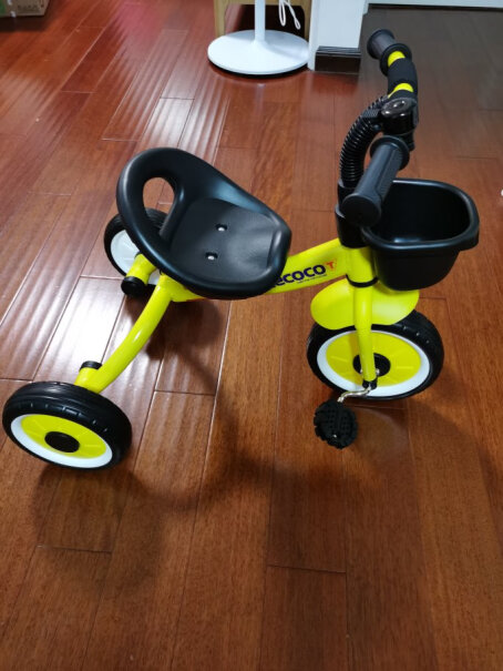 乐卡儿童三轮车避震脚踏车婴幼儿三轮儿玩具童车有难闻气味么？