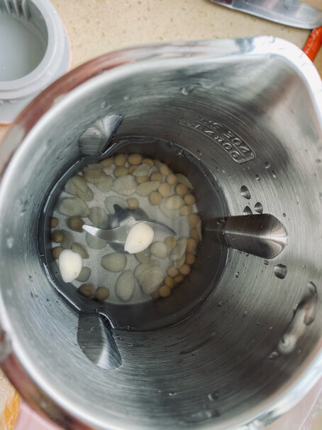 摩卡迷你小型豆浆机破壁机这个底盘有没有塑料的味道？