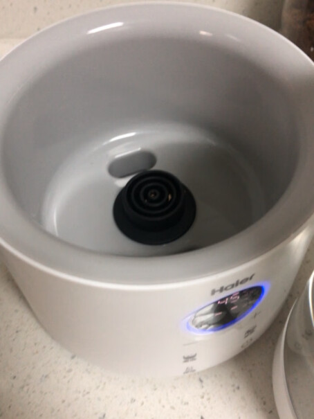 海尔恒温调奶器温奶器暖奶1.35L母婴神器奶粉烧的开水有烧焦塑料的味道吗？