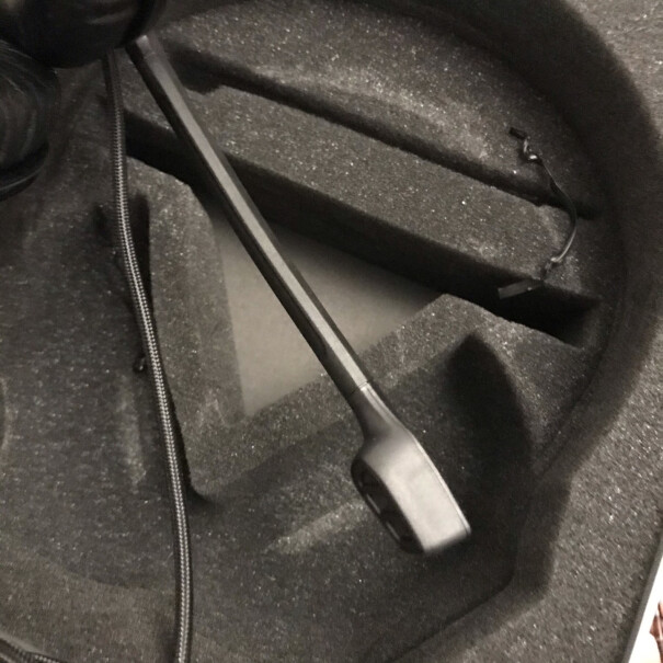 金士顿 HyperX 麦克风这耳机上有自带的音量加减健吗？