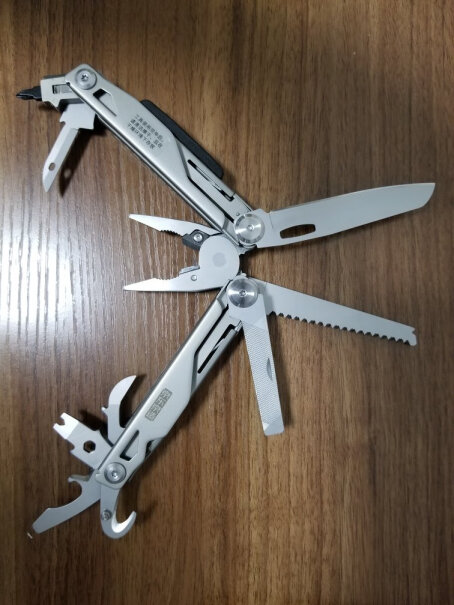 京东京造迷你户外工具钳剪刀能自动回位吗？不能的话用起来不太方便啊。