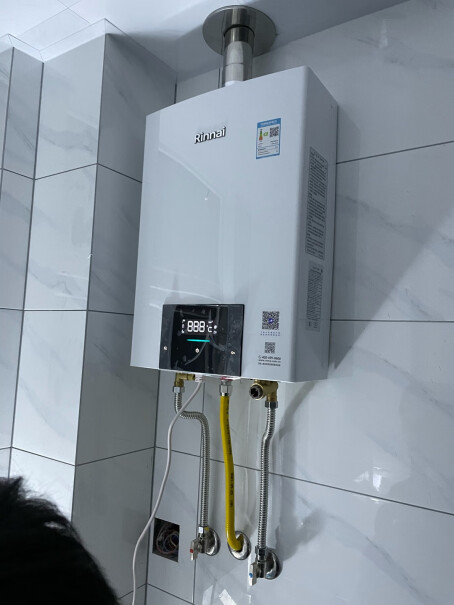 林内Rinnai16升燃气热水器主机有内置循环泵吗？