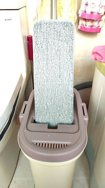 家杰优品大号刮刮桶免手洗平板拖把上了拖布后，是不是拖布太厚，不好插进桶里？