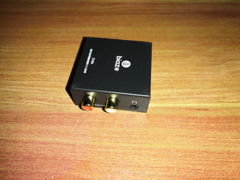 毕亚兹HDMI转VGA线ZH10-PC请问下电脑是HDIM 投影仪是VGA 用这跟线能解决音频问题吗？声音会从那个端出来？是可以接音响吗？