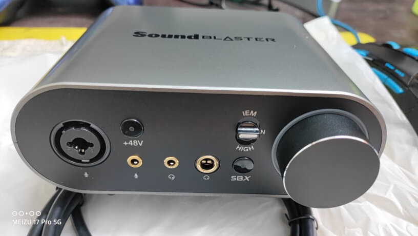 创新科技SoundBlasterAE-9专业游戏主播5.1有耳麦合一的插口吗？适用于手机耳麦，可以正常听歌和语音？