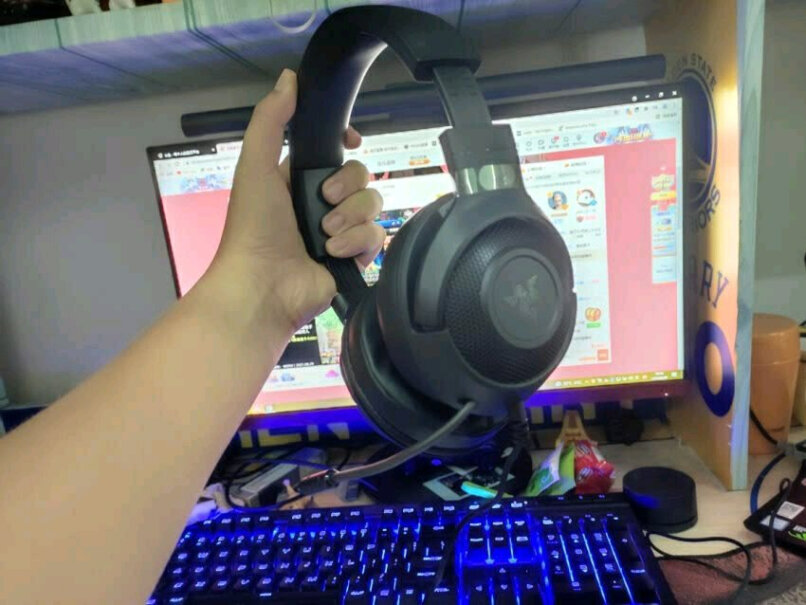 雷蛇Razer手机放耳机旁边会不会有电流声音？