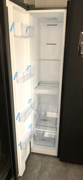 双开门TCL646养鲜WIFI智控无霜小家风冷大家买了这个冰箱，开门的时候门会 吱呀 吱呀 的响吗？