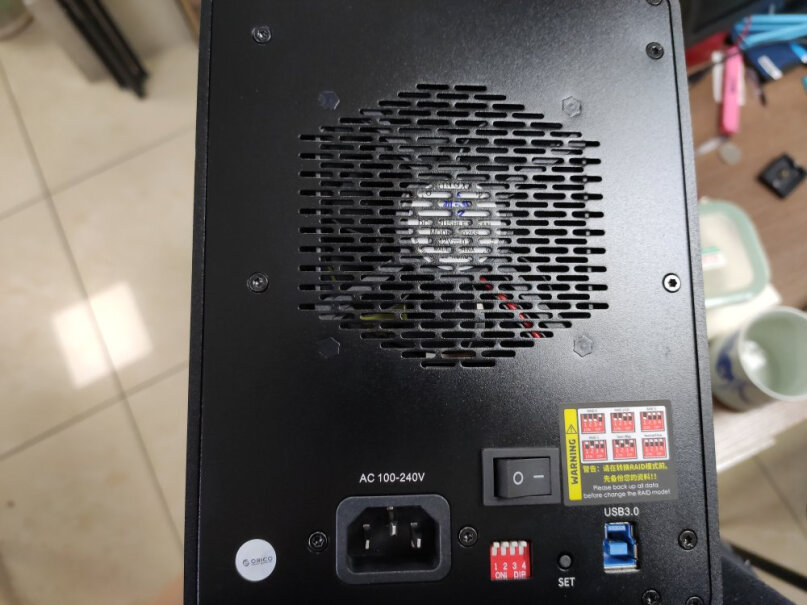 奥睿科(ORICO)固态硬盘收纳盒BSC35-10五盘位的工作时热量大吗，硬盘有没有烫手的感觉，担心温度很高时，硬盘的故障率会增加。